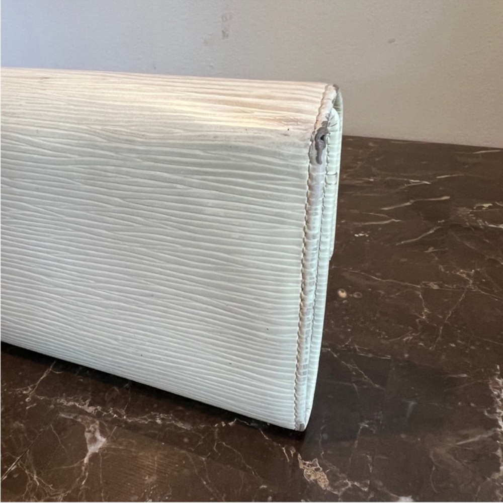 Authentic Louis Vuitton Cream Epi Sarah Wallet - Picture 7 of 8